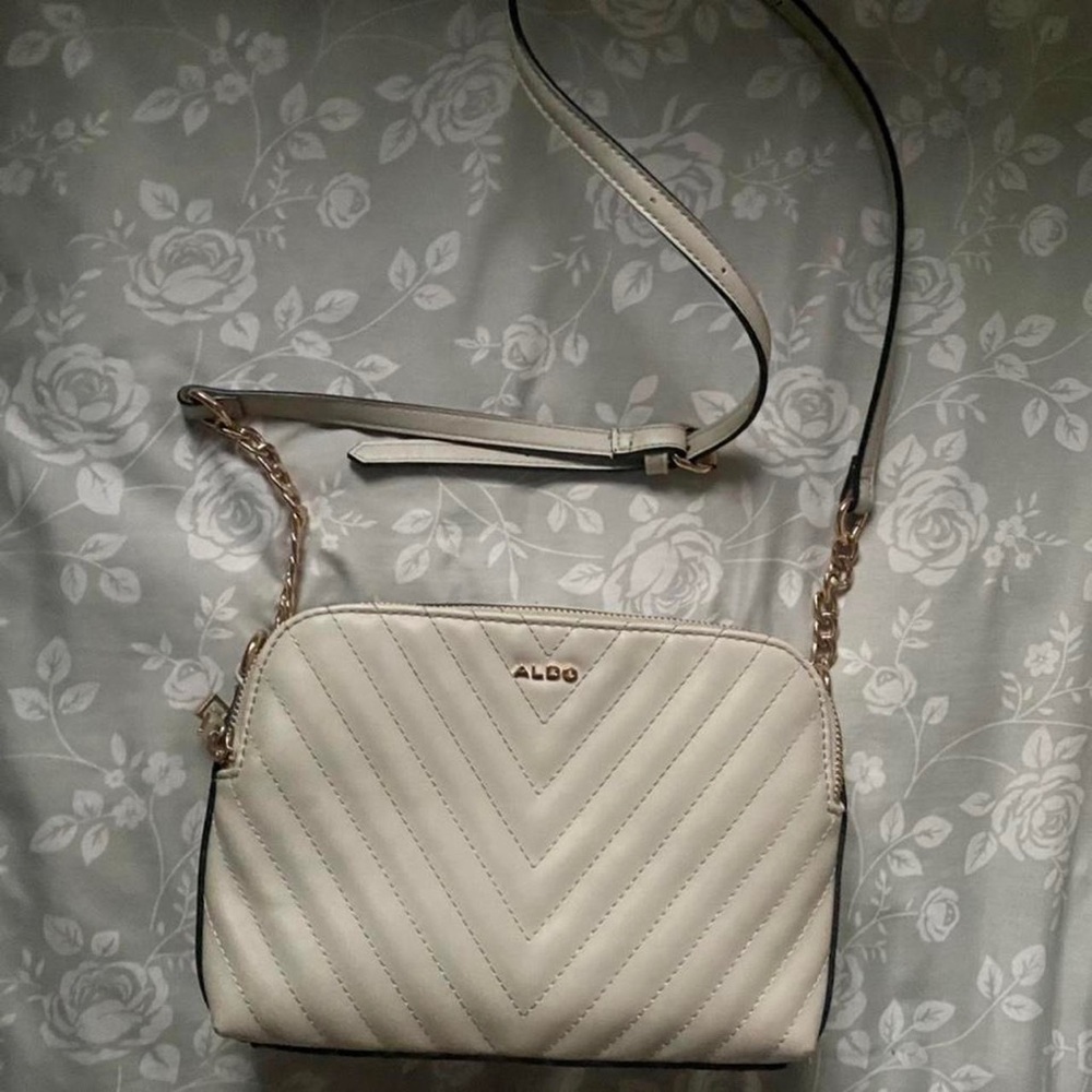 ALDO WHITE CROSSBODY BAG ✨